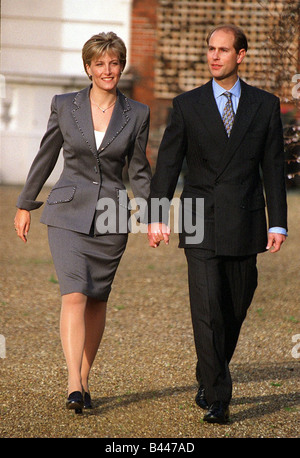 Prinz Edward und Sophie Rhys-Jones verkünden ihr Engagement im St. James Palace Januar 1999 Stockfoto