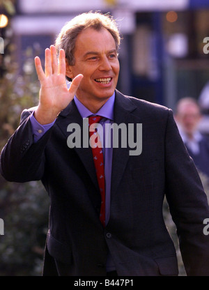 Labour-Parteitag September 2002 Blackpool Premierminister Tony Blair PM kommt in Blackpool zu Beginn der Konferenz Stockfoto