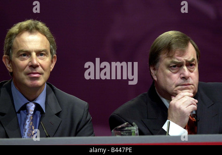 Labour Party Konferenz September 2002 Blackpool Tony Blair PM Premierminister und John Prescott MP stellvertretender Ministerpräsident Stockfoto