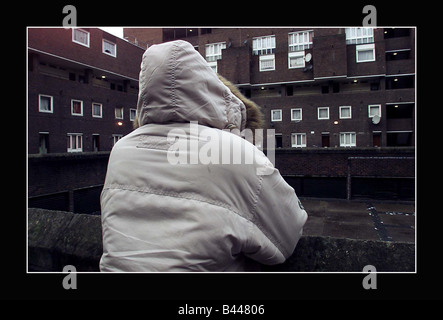 Jugend-Gangster in Südlondon Januar 2003 Gangster in South London anonymen Gangster aus Süd-London auf Wohnsiedlung Stockfoto