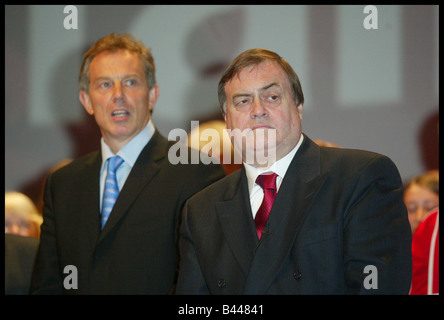 Tony Blair und John Prescott auf der Bühne am Ende der Labour-Parteitag in Bournemouth Oktober 2003 Stockfoto