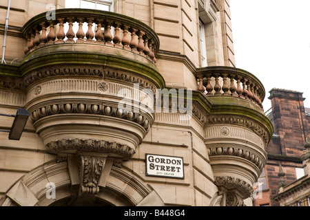 UK Schottland Glasgow Gordon Street dekorativen Stein Balkone im viktorianischen Gebäude Stockfoto