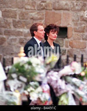 Prinzessin Diana Funeral 6. September 1997 Premierminister Tony Blair und Frau Cherie Blair in der Westminster Abbey Stockfoto