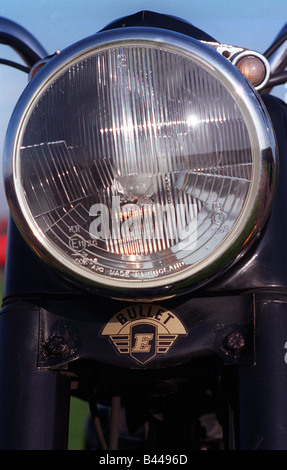 Indische Royal Enfield Bullet hergestellt Oktober 1998 Motorrad Fahrrad Detail des Scheinwerfers Stockfoto