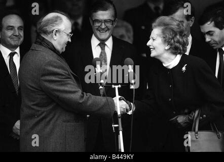 Margaret Thatcher trifft Präsident Mikhail Gorbachev an RAF base Brize Norton Dez 1987 Stockfoto