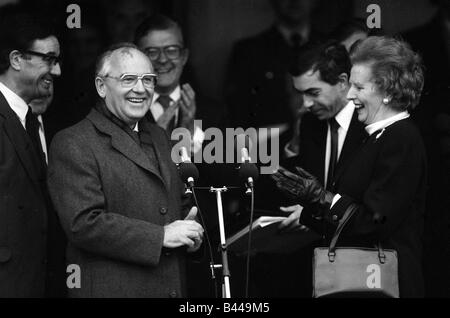 Margaret Thatcher trifft Präsident Mikhail Gorbachev an RAF base Brize Norton Dez 1987 Stockfoto