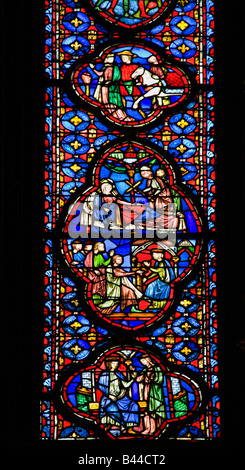 Innenraum der Sainte-Chapelle zeigt Details der mittelalterlichen Glasfenster Platten Paris Frankreich Europa EU Stockfoto