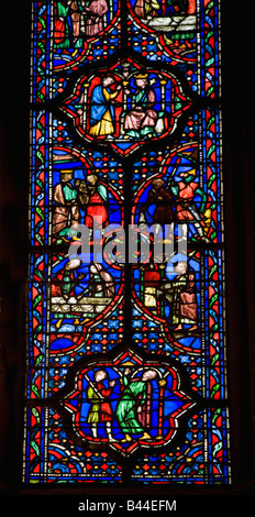 Innenraum der Sainte Chapelle zeigt Detail der mittelalterlichen Glasfenster Platten Paris Frankreich Europa Stockfoto