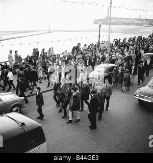 Mods und Rocker Zusammenstoß am Meer Margate Stockfoto