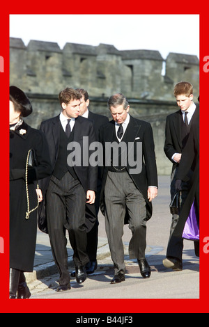 Mitglieder der königlichen Familie bei der Beerdigung von Prinzessin Margaret bei St George s Kapelle Windsor Prinz Charles Prince William Stockfoto