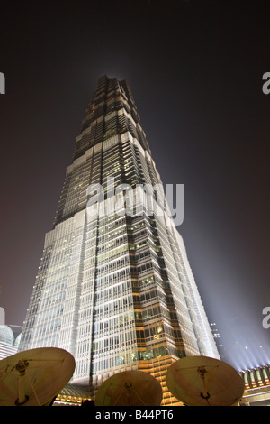 Der Jin Mao Tower in Shanghai bei Nacht, China Stockfoto