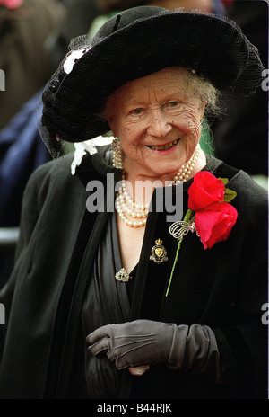 Königin-Mutter November 1998 im Bereich der Erinnerung Jahresservice außerhalb Westminster Abbey Trauerfeier Stockfoto