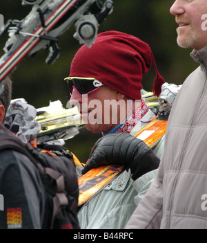 Prinz Charles in Klosters März 2005 auf dem Skilift während seines Urlaubs in der Schweiz Stockfoto