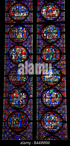 Innenraum der Sainte-Chapelle zeigt Details der mittelalterlichen Glasfenster Platten Paris Frankreich Europa EU Stockfoto