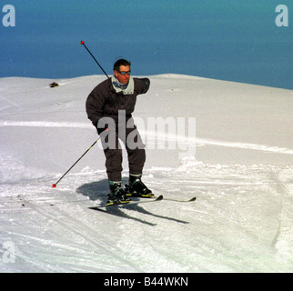 Prinz Charles Skifahren während des Urlaubs in Klosters Schweiz Januar 1999 Stockfoto