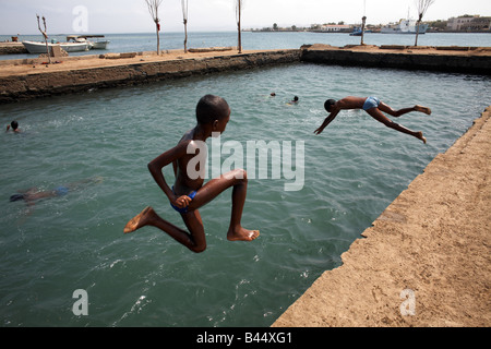 Eintauchen in ein Ozeanbecken, Massawa, Eritrea Stockfoto