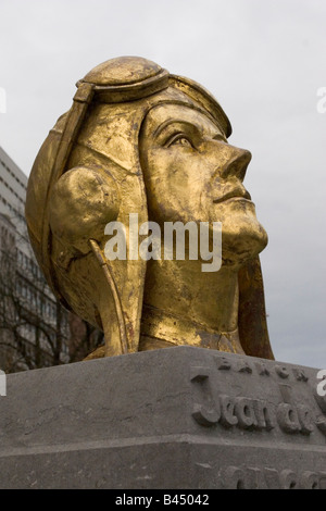 Denkmal für Jean Michel de Selys Longchamp, belgische geboren RAF-Pilot, der ein Solo Angriff auf Gestapo-Hauptquartier in Brüssel im zweiten Weltkrieg Stockfoto