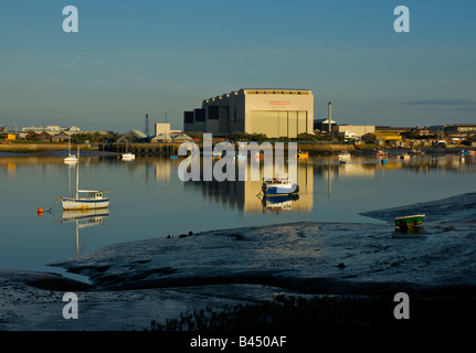 Suche über Walney Kanal von Walney Insel bis der große u-Boot-Werft von BAE Systems, Furness, Cumbria, UK Stockfoto