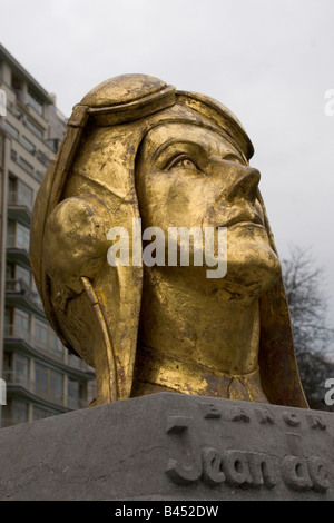 Denkmal für Jean Michel de Selys Longchamp, belgische geboren RAF-Pilot, der ein Solo Angriff auf Gestapo-Hauptquartier in Brüssel im zweiten Weltkrieg Stockfoto