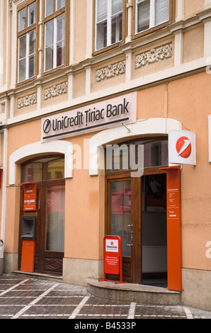 Brasov Siebenbürgen Rumänien Europa UniCredit Tiriac Bank Gebäude außen vorne in Altstadt Stockfoto