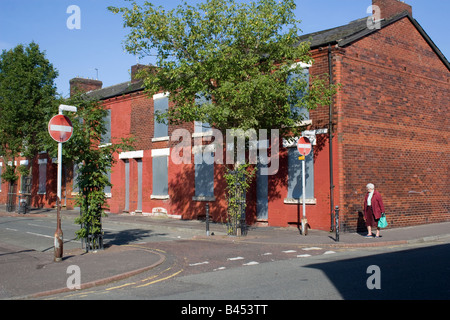 Mit Brettern vernagelt Häuser, Langworthy Fläche von Salford, UK Stockfoto