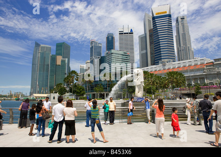 Skyline von Asien-Singapur über Merlion Park gesehen Stockfoto