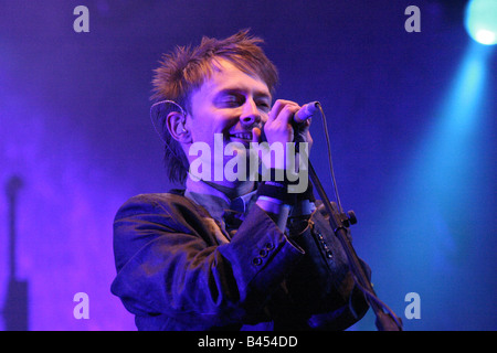 Thom Yorke, Frontmann von Radiohead. Glastonbury Music Festival 2003 Stockfoto