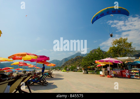 Paragliders Olu Deniz Türkei Stockfoto