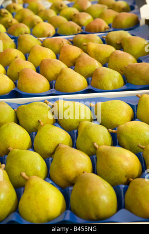 Preisgekrönte bio Obst und Gemüse auf dem Display Stockfoto