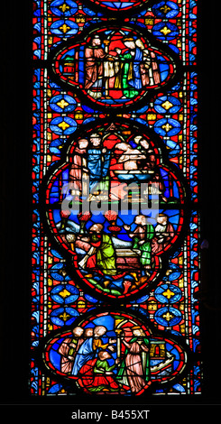 Innenraum der Sainte-Chapelle zeigt Details der mittelalterlichen Glasfenster Platten Paris Frankreich Europa Stockfoto