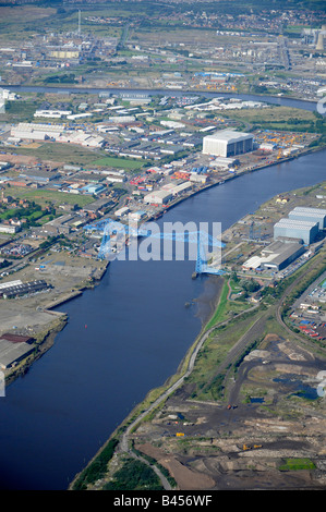 Middlesborough, River Tees und die Schwebefähre aus der Luft, Teeside, Nordengland Stockfoto