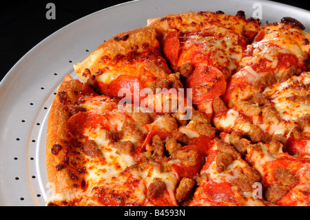 Salami und Wurst Pizza Pizza Backform Stockfoto