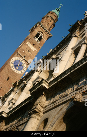 Vicenza Italien Torre di Bissara aka Torre di Piazza Glockenturm der Basilika Palladiana auf Piazza dei Signori Stockfoto