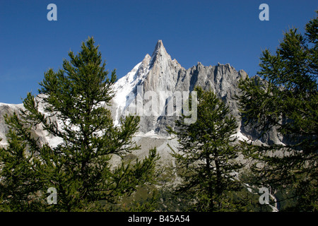 Les Drus Gipfel spektakulär vom Gletscher Mer de Glace, Montenvers, in der Nähe von Chamonix, Französische Alpen. Stockfoto