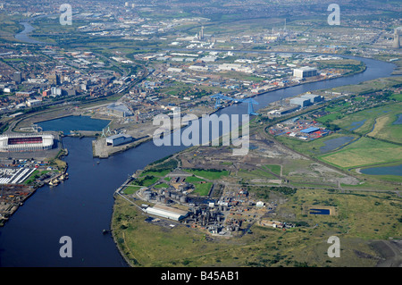 Middlesborough, Riverside Stadium und River Tees aus der Luft, Teeside, Nordengland Stockfoto