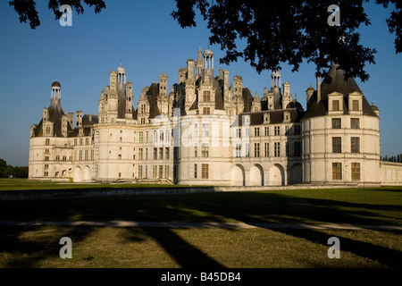 Nordfassade des Chateau de Chambord bei Sonnenuntergang, Loir-et-Cher, Loiretal, Frankreich. Stockfoto