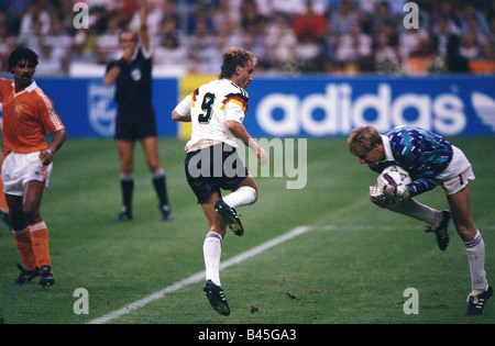 Sport, Fußball, Weltmeisterschaft, Deutschland gegen Niederlande, (2:1), Mailand, Italien, Rudi Völler, Frank Rijkaard und Hans van Breukelen, 24.6.1990, Stockfoto