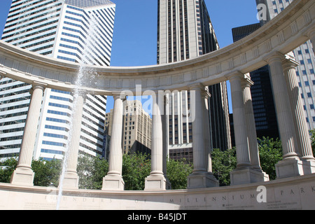 Wrigley Square und Millennium Monument im Millennium Park, Chicago, Illinois Stockfoto