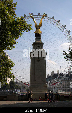 London Stadt british Airways fahren Auge raf Statue Stadt von London England uk gb Stockfoto