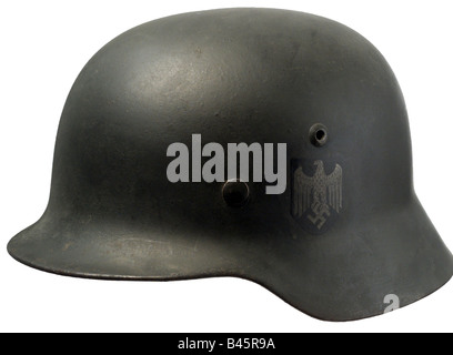 Militär, Schutzwaffen, Helme, Stahlhelm M 1935, Bundeswehr, Drittes Reich, Wehrmacht, Zweiter Weltkrieg, Stockfoto