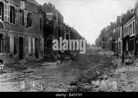 Veranstaltungen, Erster Weltkrieg/erster Weltkrieg, Westfront, Ruinen in Peronne, Frankreich, ca. Stockfoto