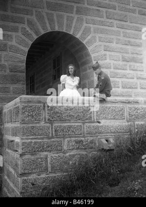 Menschen, Paare, Flitterwochen des amerikanischen Sergeanten Herbert S. Rose und der Frau Yvelette, am Obersalzberg, 1947, Stockfoto