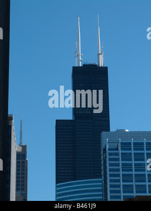 Sears Tower aus Chicago River gesehen. Sears Tower ist das höchste Gebäude in den USA seit 1973. Die Schleife. Chicago. Illinois. USA Stockfoto