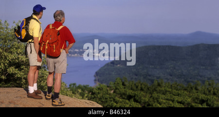 Männer im freien Stockfoto