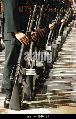 Nepalesischen Soldaten des Präsidenten unter am Durbar Square in Kathmandu während des Festivals Indra Jatra Stockfoto