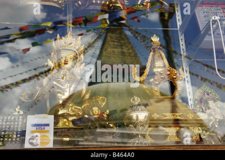 Buddha Statuen zum Verkauf vor der Boudha Stupa in Kathmandu Stockfoto