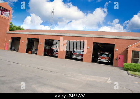 Dies ist ein riesiges Feuerhaus mit vielen Buchten Stockfoto
