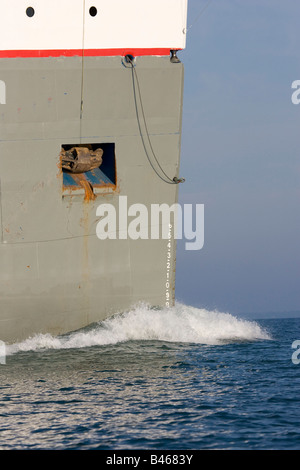 Eine Nahaufnahme des Bogens der großen Seen Frachter einen See überqueren. Stockfoto