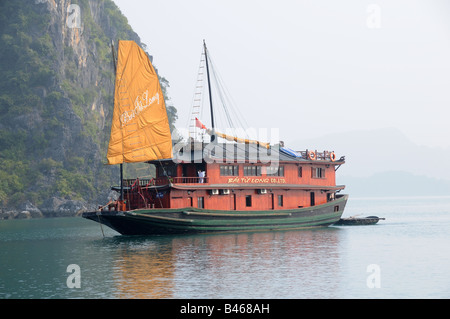 Traditionellen Junk-Boot Halong Bucht Vietnam Stockfoto