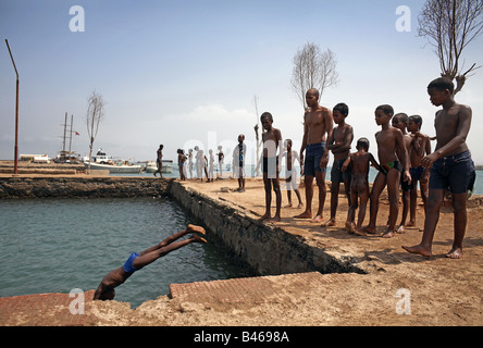 Ein Schwimmverein hält einen Wettbewerb in Massawa, Eritrea Stockfoto